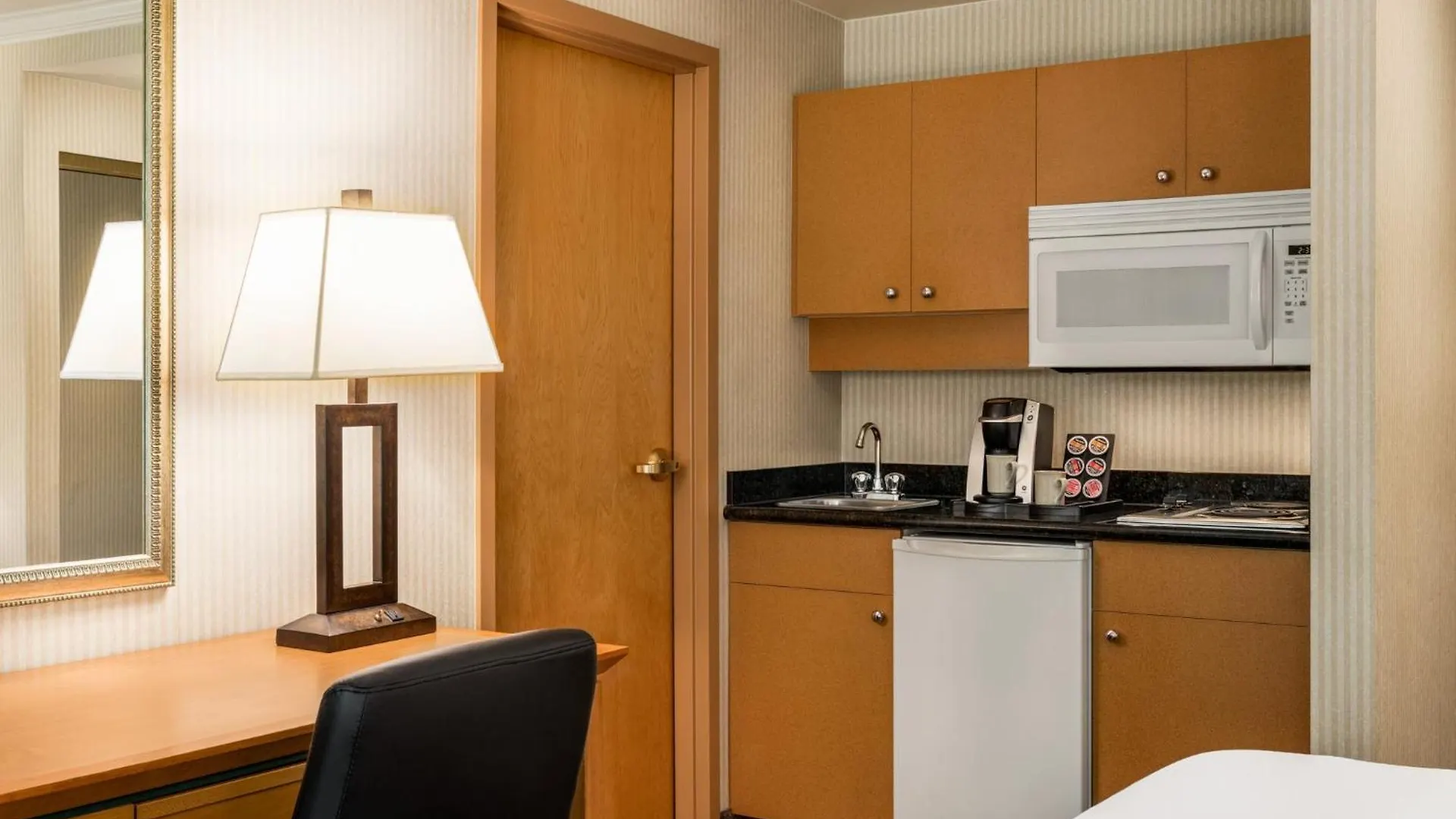 Holiday Inn & Suites North Vancouver By Ihg Hotel