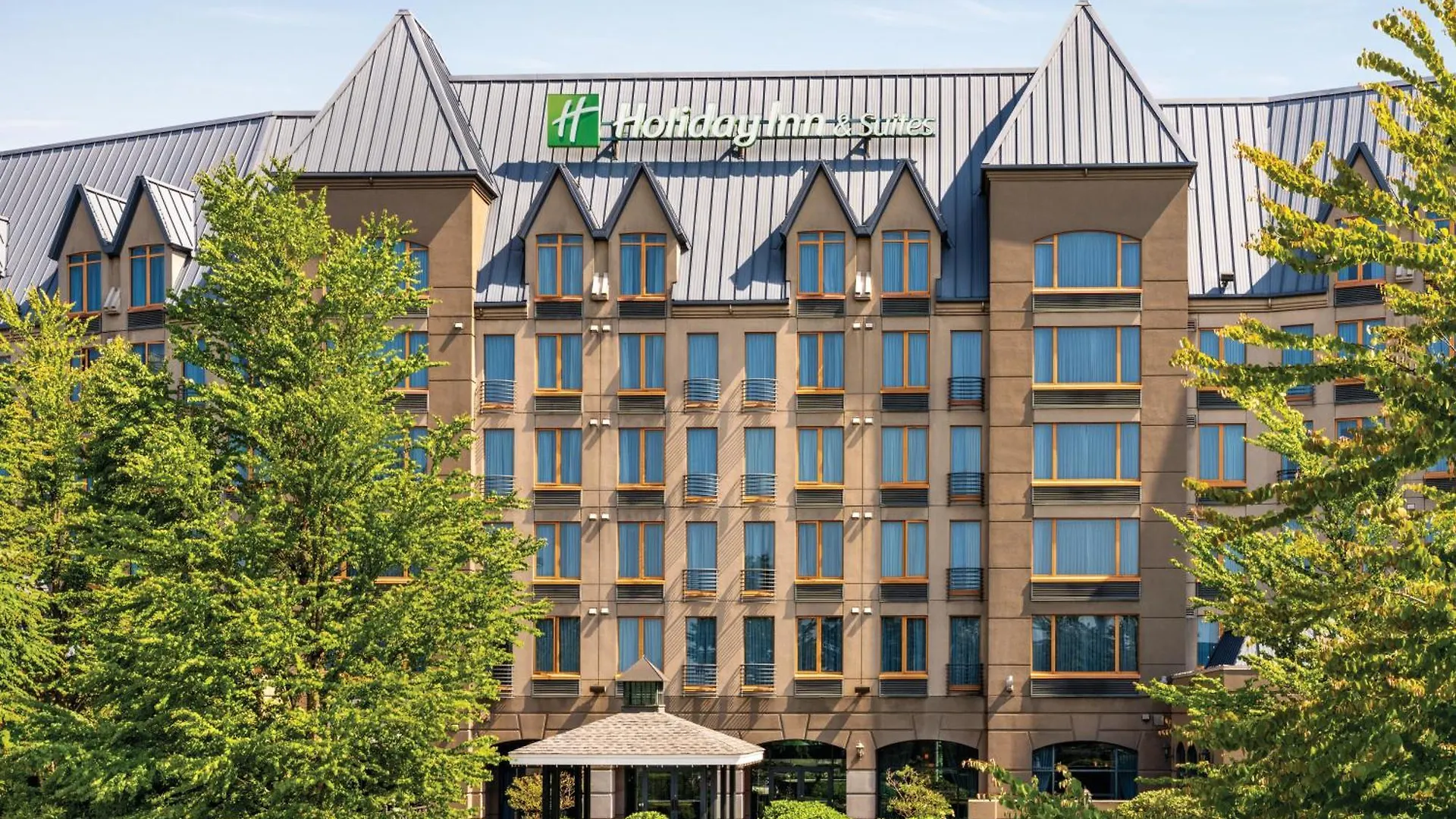 Holiday Inn & Suites North Vancouver By Ihg 4*,  Canada
