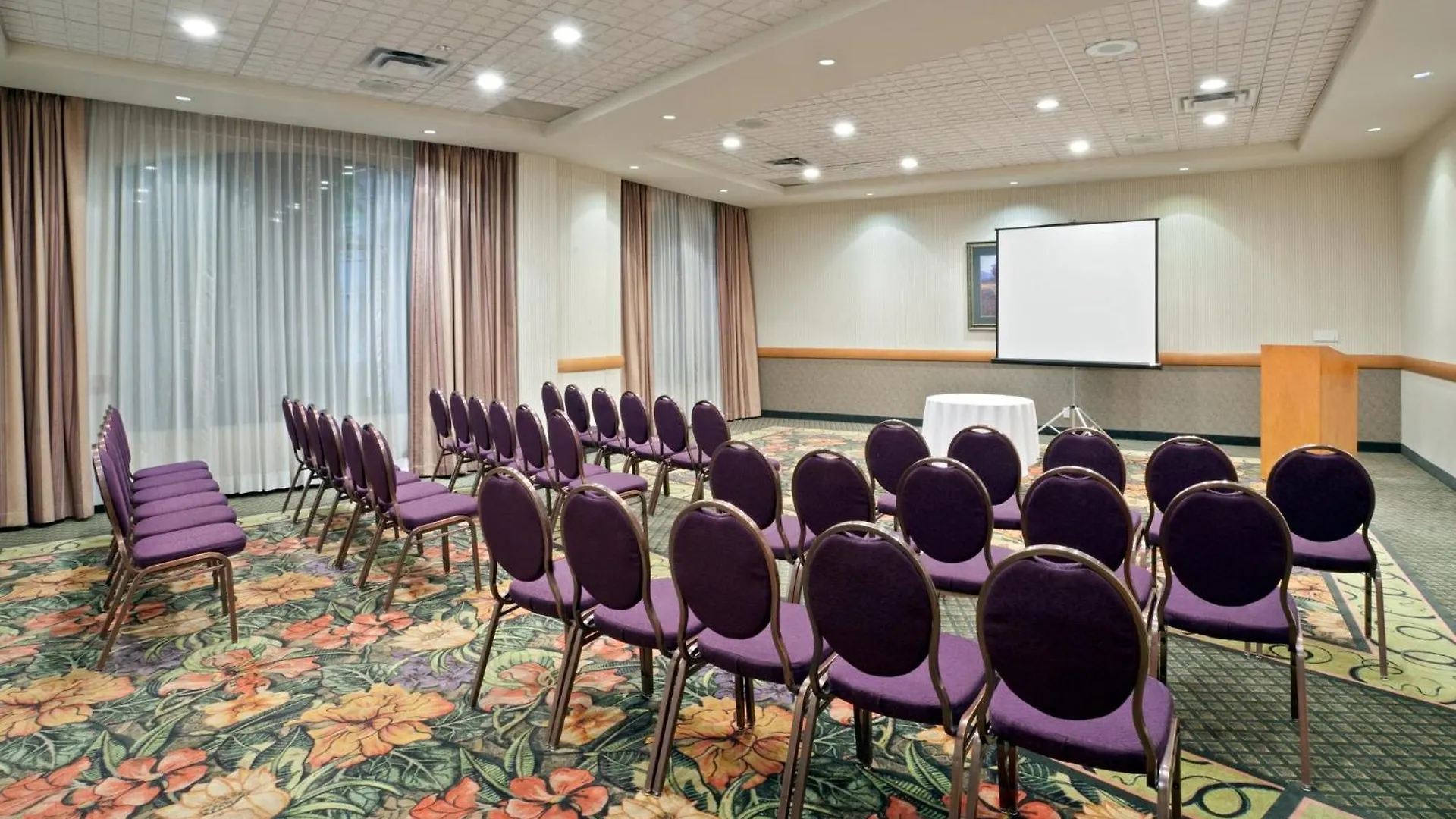 Holiday Inn & Suites North Vancouver By Ihg Hotel