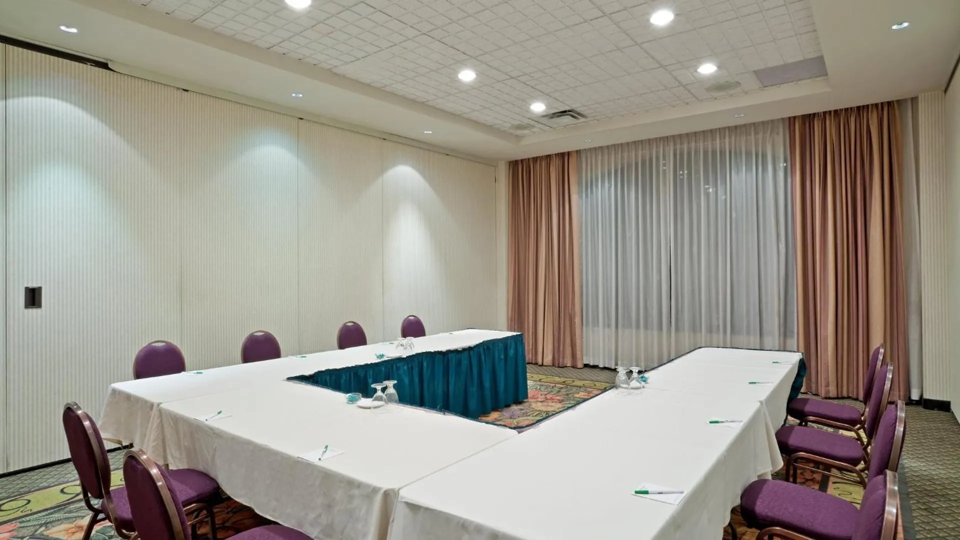 Holiday Inn & Suites North Vancouver By Ihg
