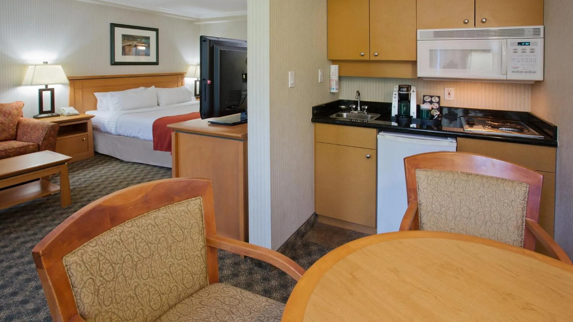 Holiday Inn & Suites North Vancouver By Ihg Hotel